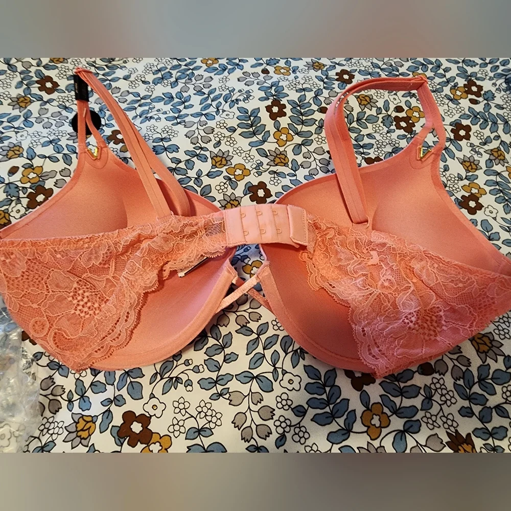 Victoria's Secret bra - Picture 2 of 3